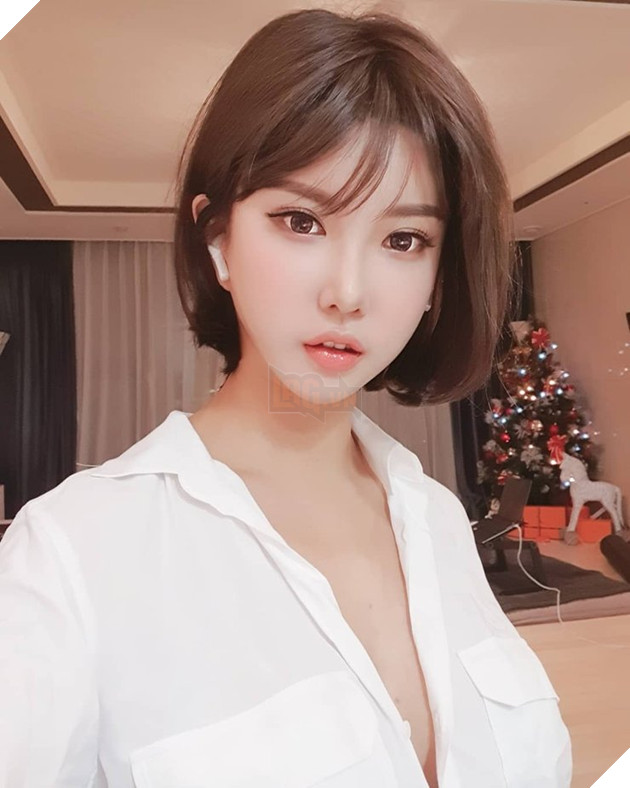 Hot Streamer 34 tuổi trông như 18 tuổi khiến cư dân mạng choáng váng