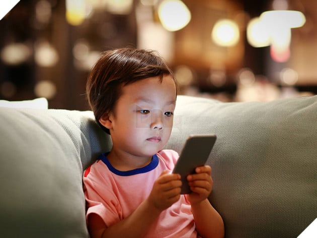 Tác hại của việc nhìn màn hình điện thoại, máy tính quá nhiều và cách phòng tránh tốt nhất