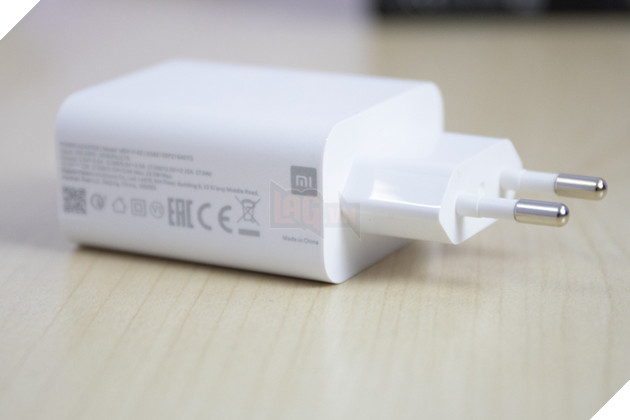 Trên tay nhanh Poco X3 Pro: Smartphone sở hữu cấu hình mạnh mẽ và lượng pin trâu 18