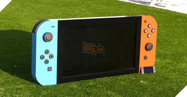 Nam game thủ tự tay làm ra một chiếc Nintendo Switch lớn nhất thế giới tặng cho bệnh viện nhi