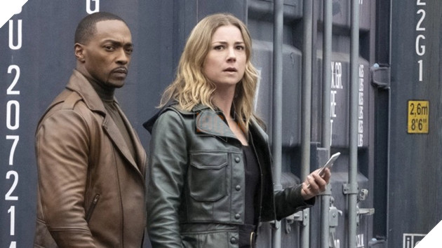 Sao The Falcon and the Winter Soldier phản hồi về nụ hôn Chú - cháu từng gây tranh cãi trong Captain America 3