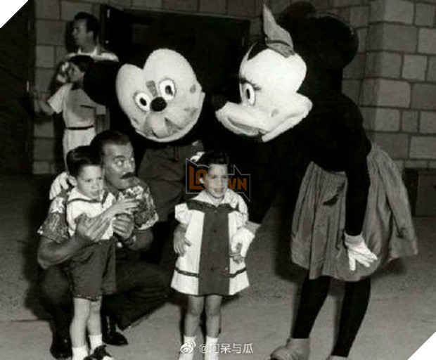 Hình ảnh của chuột Mickey luôn mang đến một cảm giác niềm vui và hạnh phúc. Bạn sẽ được tham gia vào thế giới phù thủy của Walt Disney và những người bạn.