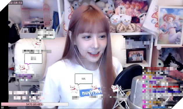 Đang livestream thì động đất, cô nàng nhận hàng trăm triệu đồng tiền trấn an từ fan 2