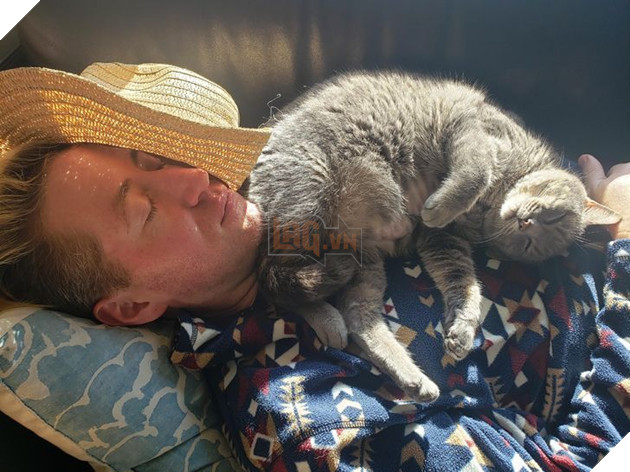 19 tấm hình thú cưng và con người ôm nhau ngủ khiến bạn cảm thấy cuộc đời thật đáng yêu 12