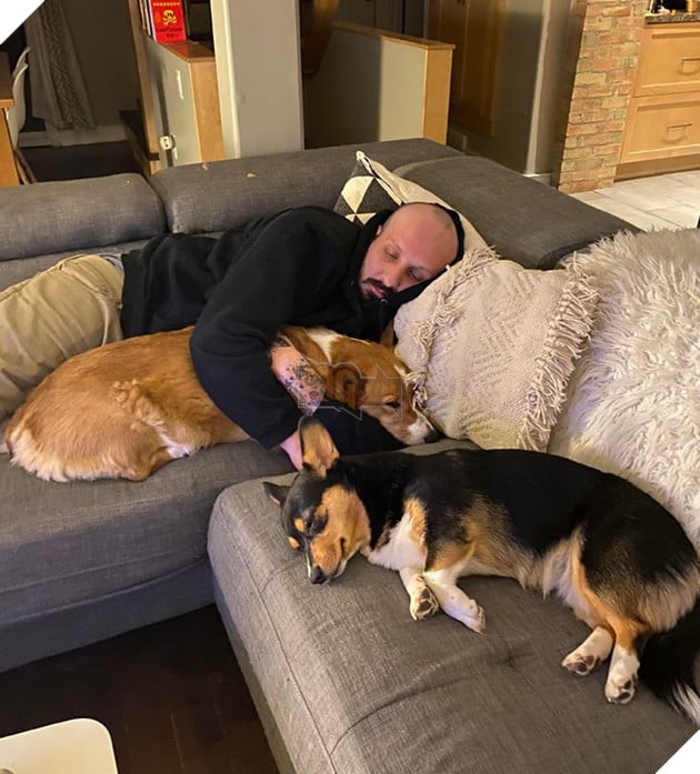 19 tấm hình thú cưng và con người ôm nhau ngủ khiến bạn cảm thấy cuộc đời thật đáng yêu 4