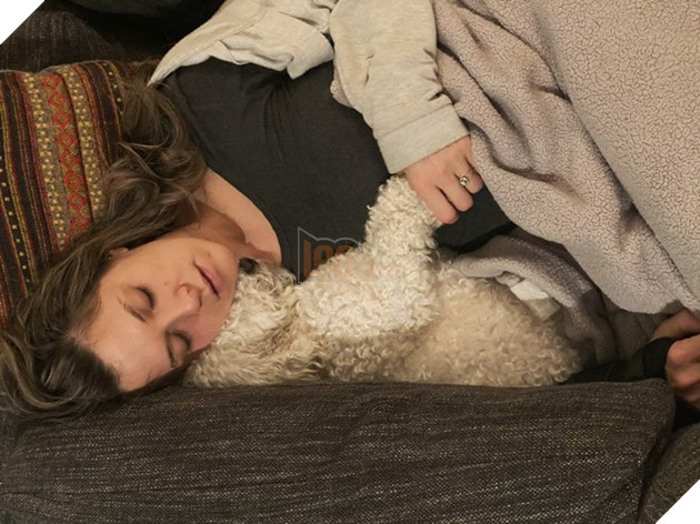 19 tấm hình thú cưng và con người ôm nhau ngủ khiến bạn cảm thấy cuộc đời thật đáng yêu 5