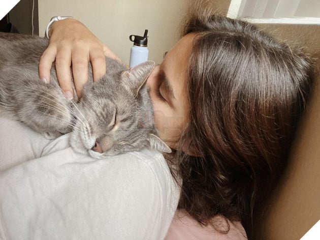 19 tấm hình thú cưng và con người ôm nhau ngủ khiến bạn cảm thấy cuộc đời thật đáng yêu 7