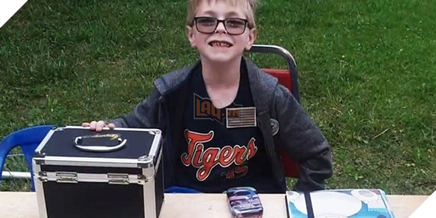 Cứu chú chó khỏi bệnh hiểm nghèo - cậu bé 8 tuổi bán bộ sưu tập thẻ bài Pokemon để trả tiền phẫu thuật cho bé 3