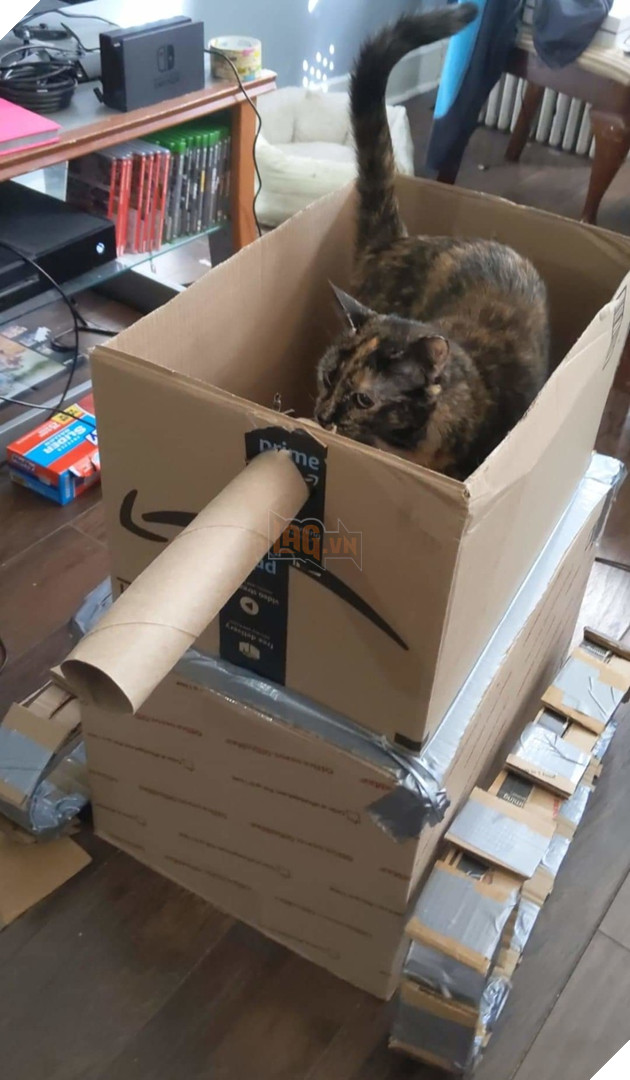 Những hình ảnh hoàng thượng lái xe tăng bìa cứng ra để hù dọa con sen nhìn dễ thương không chịu được 13