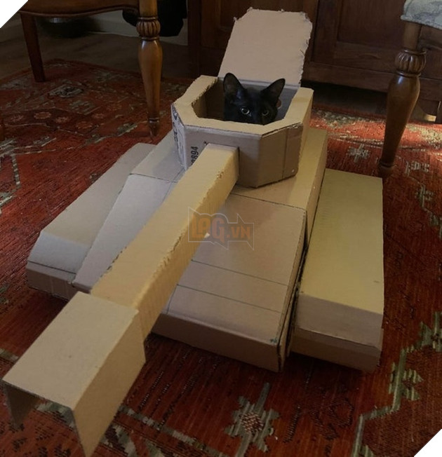 Những hình ảnh hoàng thượng lái xe tăng bìa cứng ra để hù dọa con sen nhìn dễ thương không chịu được 2