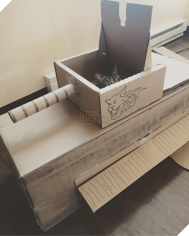 Những hình ảnh hoàng thượng lái xe tăng bìa cứng ra để hù dọa con sen nhìn dễ thương không chịu được 5