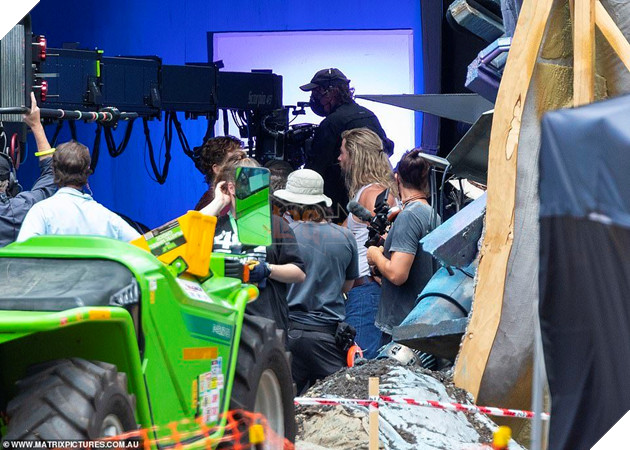  Góc hài hước Chris Hemsworth tự tung poster Thor 4 phiên bản...kinh phí thấp 3