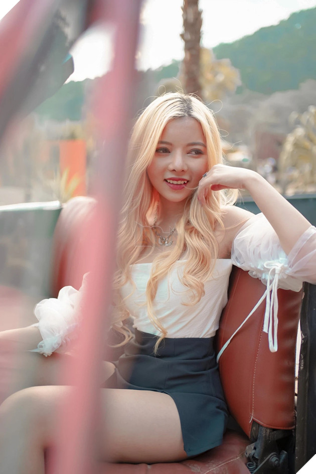 Ohsusu comeback cực kì gợi cảm và không quên khoe khéo người yêu trên MXH