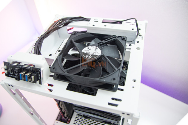 Đánh giá nhanh The Tower 100 White của Thermaltake: Võ case PC nhỏ nhưng có võ  5