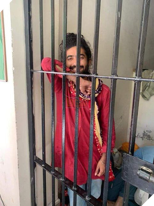  Góc chuyện lạ có thật Người đàn ông bị cảnh sát bắt vì nuôi tóc dài ở Pakistan