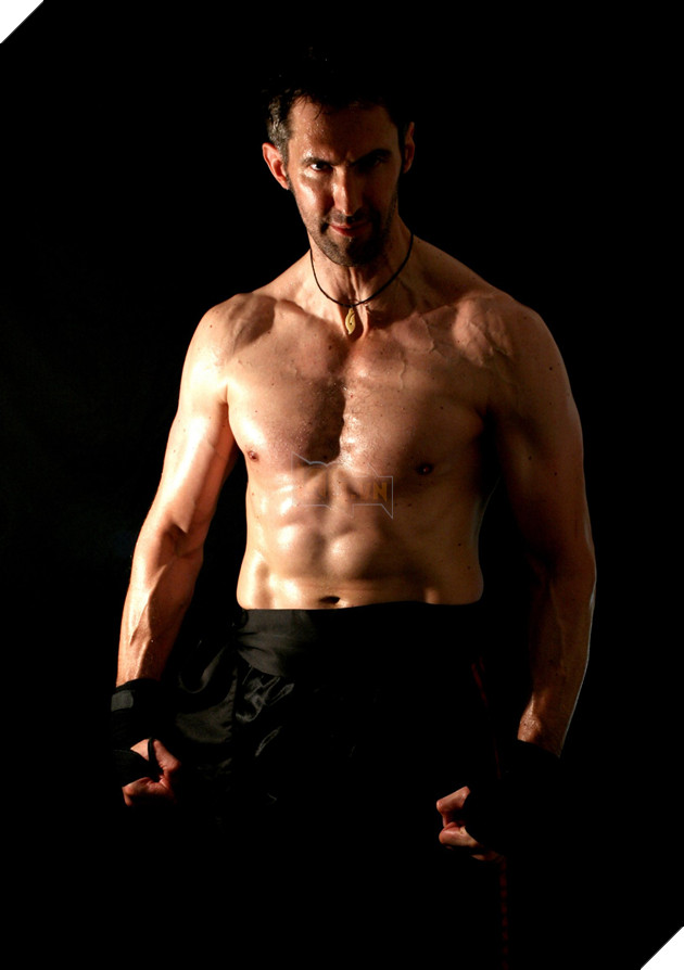 Câu chuyện về tài tử cao 2,13 m chuyên đóng vai quái vật ở Hollywood