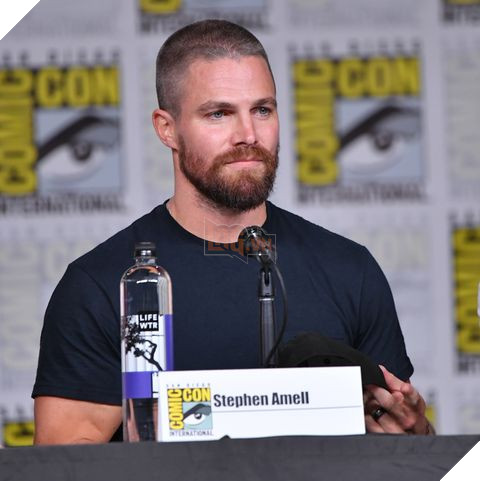 Tài tử Hollywood bị đuổi khỏi máy bay ngay trước giờ cất cánh bởi... 2