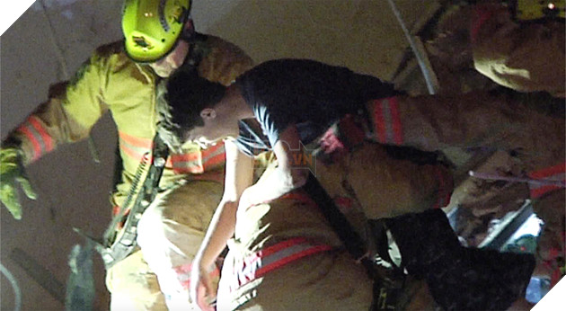 Đống đổ nát sau vụ sập tòa chung cư 12 tầng hoang tàn không khác gì cảnh phim kinh dị 7