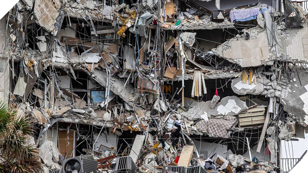 Đống đổ nát sau vụ sập tòa chung cư 12 tầng hoang tàn không khác gì cảnh phim kinh dị 9