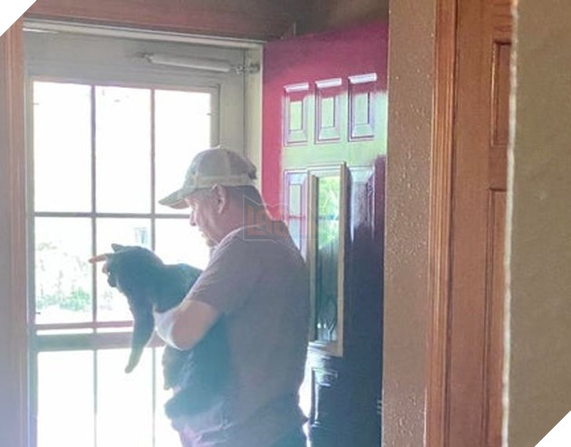 20 người đàn ông miệng lúc nào cũng nói cấm không nuôi chó mèo nhưng lại là người yêu thương chúng nhất gia đình 14