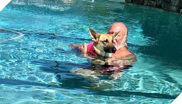 20 người đàn ông miệng lúc nào cũng nói cấm không nuôi chó mèo nhưng lại là người yêu thương chúng nhất gia đình 7