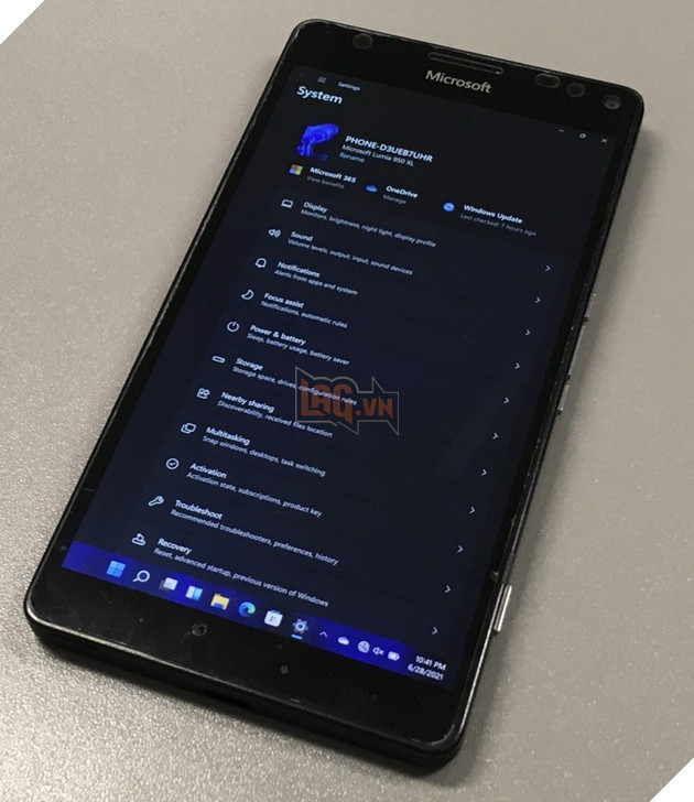 Hãy cùng xem qua cách hoạt động của Windows 11 khi được chạy trên Nokia Lumia 950 XL  2