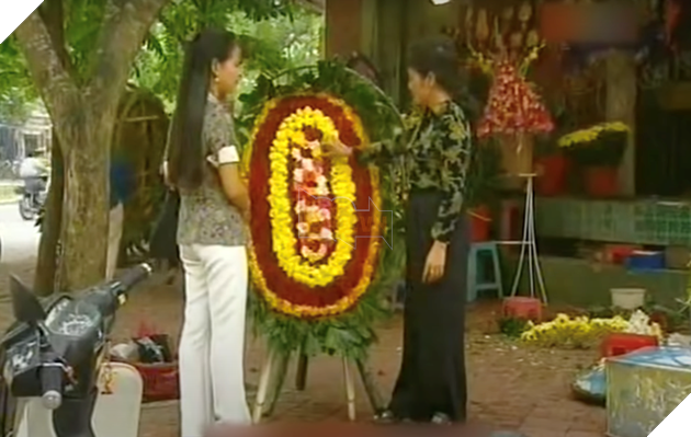 Có gì trong cảnh phim Việt: Mừng đám cưới người yêu cũ bằng vòng hoa tang đang gây bão Tik Tok? 2