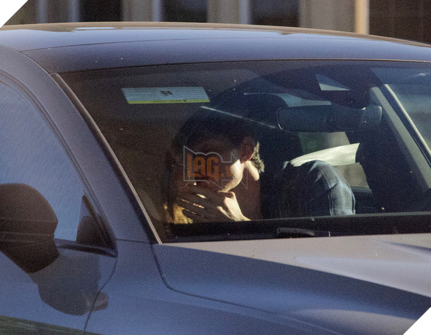  HOT Các fan Marvel quắn quéo trước loạt ảnh cực tình tứ trong xe hơi của Tom Holland và Zendaya 3