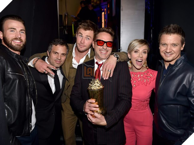 Robert Downey Jr. bất ngờ hủy theo dõi hết các diễn viên Marvel trên Instagram, dân tình đồn đoán sôi nổi