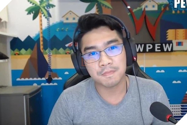 PewPew bất ngờ ngủ gục trên sóng stream khiến không ít người hâm mộ hoang mang lo lắng