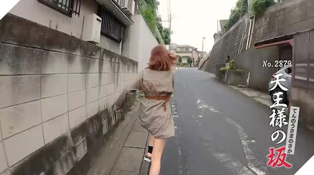 Bất ngờ chương trình Nhật Bản yêu cầu các cô gái phải chạy thục mạng lên đỉnh