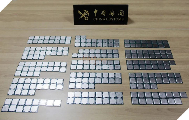 Những kẻ buôn lậu bị bắt với 256 CPU Intel được dán trên toàn bộ cơ thể
