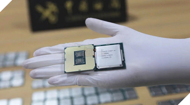 Những kẻ buôn lậu bị bắt với 256 CPU Intel được dán trên toàn bộ cơ thể 2