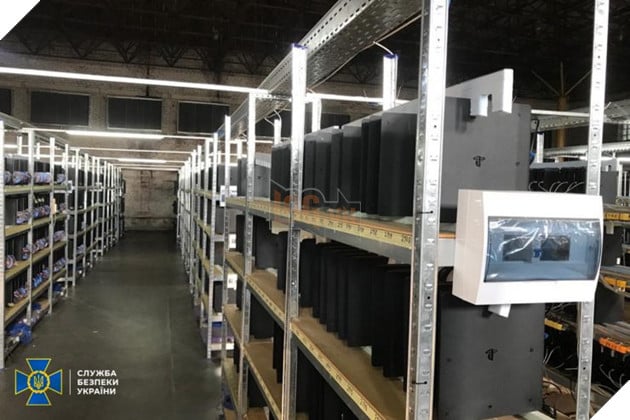 Những kẻ buôn lậu bị bắt với 256 CPU Intel được dán trên toàn bộ cơ thể 5