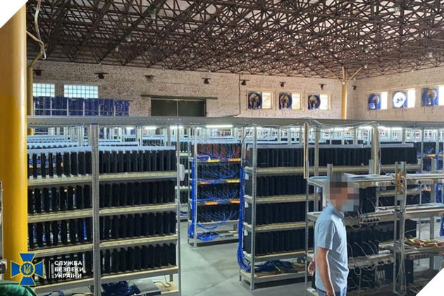 Những kẻ buôn lậu bị bắt với 256 CPU Intel được dán trên toàn bộ cơ thể 6