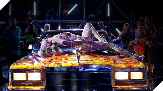 Có gì trong tựa phim đầy cảnh nóng với...xe hơi từng gây sốc năm nào bỗng đoạt giải Cành cọ Vàng 2