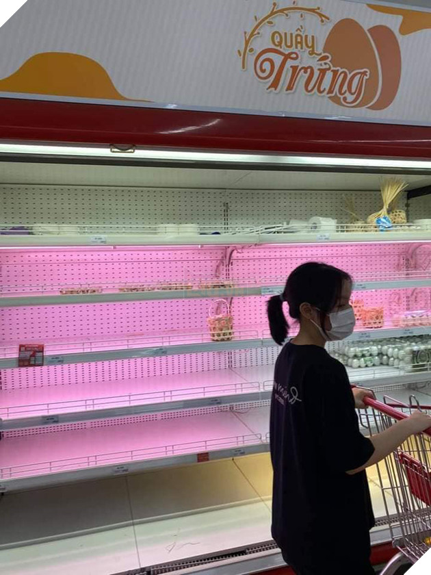 Khoe tủ lạnh đầy ắp đồ ăn, vợ của Xemesis bị chỉ trích là tham lam