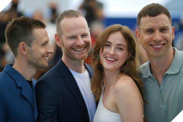 Vẻ đẹp đầy quyến rũ và gợi cảm của nữ diễn viên vừa giành giải Cành cọ vàng 6