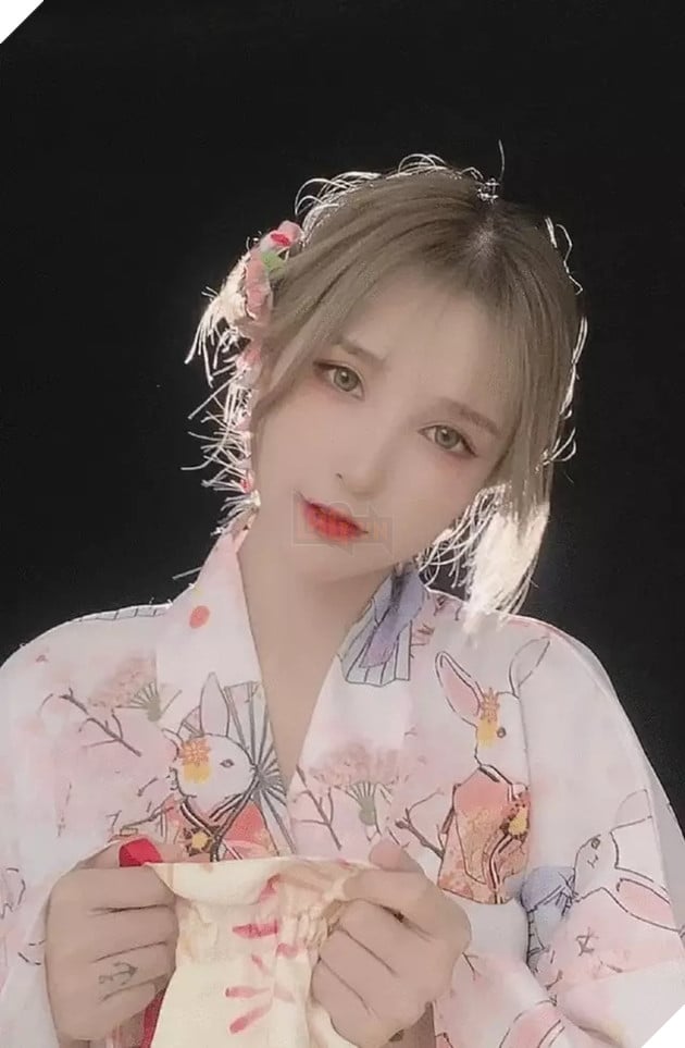 Lại thêm một hot girl lỡ tay tắt filter khi livestream và cái kết không thể đắng hơn