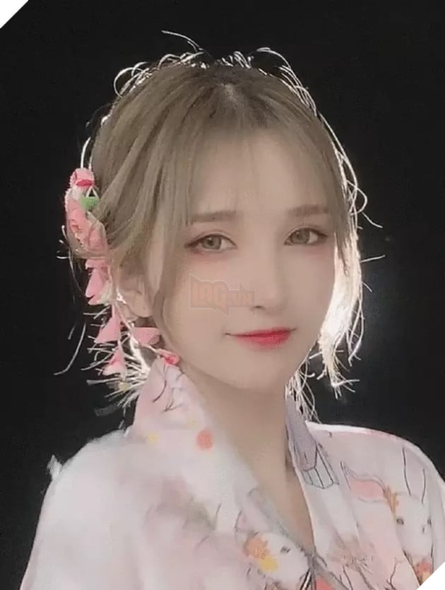 Lại thêm một hot girl lỡ tay tắt filter khi livestream và cái kết không thể đắng hơn 2