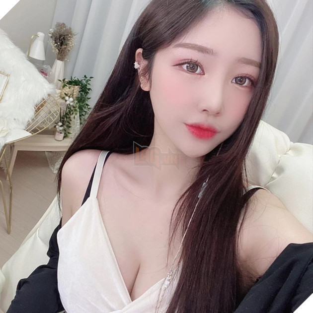 Nữ streamer xinh đẹp tài năng phải lao đao khi vướng tin đồn phá làng phá xóm khi còn đi học