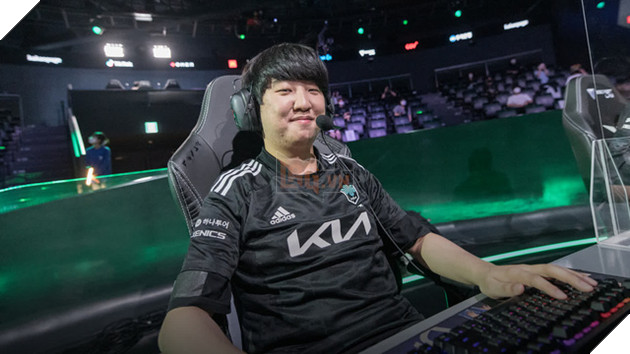 LMHT: Khan hết lời khen ngợi khả năng nắm bắt meta của HLV Daeny 2