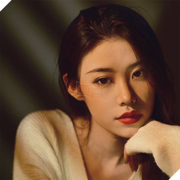 Cô nàng hot girl nổi tiếng mắc bệnh hiểm nghèo, khuyên nhủ fan không nên thức quá khuya 5