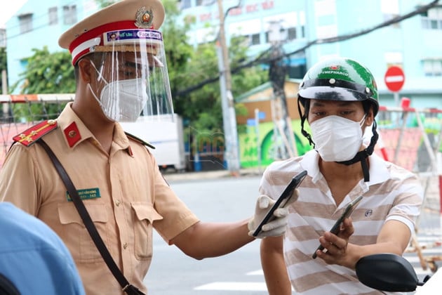 Khai báo &#39;di biến động dân cư&#39; tại TP.HCM: Tập trung đông người, rất lo |  Thời sự | Thanh Niên