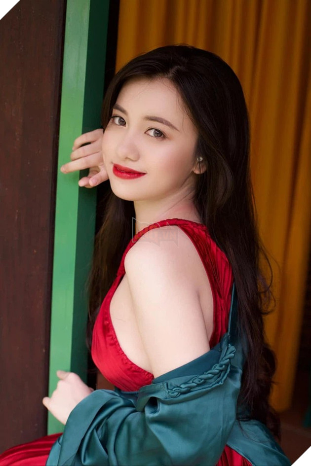 MC Thuý Quỳnh và cô nàng Trâm Trần cùng bị một người gạ chat xxx với số tiền lên đến trăm triệu đồng