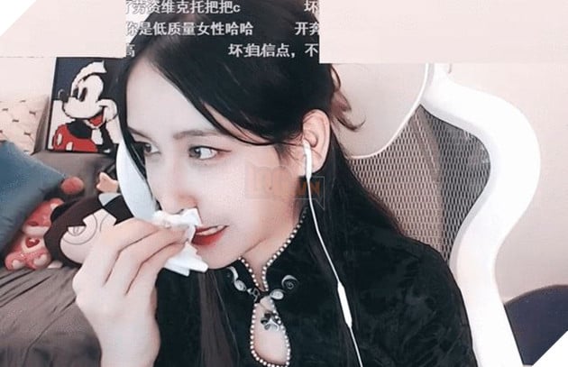 Mỹ nhân làng LMHT Trung Quốc bị doanh nhân mê DOTA chê bai thẳng thừng trên sóng trực tuyến 4