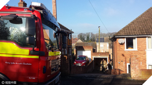 Anh: Ngắt điện cả khu vực để giải cứu chú mèo bị mắc kẹt trên cột điện suốt 24 tiếng đồng hồ - Ảnh 5.