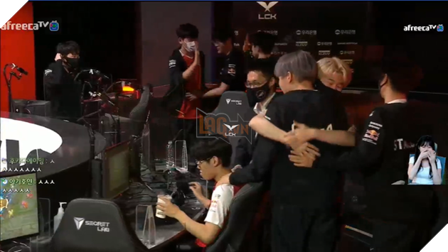 LMHT: Bạn gái tin đồn của sao trẻ T1 quẫy cực sung trên stream khi bạn trai giành chiến thắng trước Gen.G 3