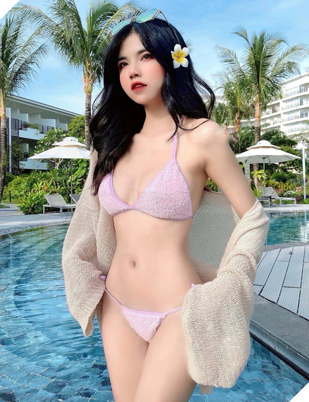 Mai Dora bất ngờ đăng ảnh chụp hình với thế khó , fan lo lắng không biết cột sống cô có ổn không?