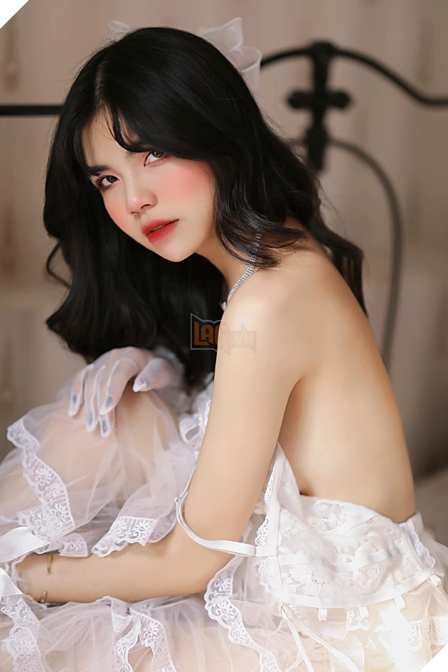 Mai Dora bất ngờ đăng ảnh chụp hình với thế khó , fan lo lắng không biết cột sống cô có ổn không? 7